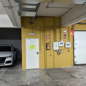  Apartment Parking Free - Cathedral Area -2 Months Min